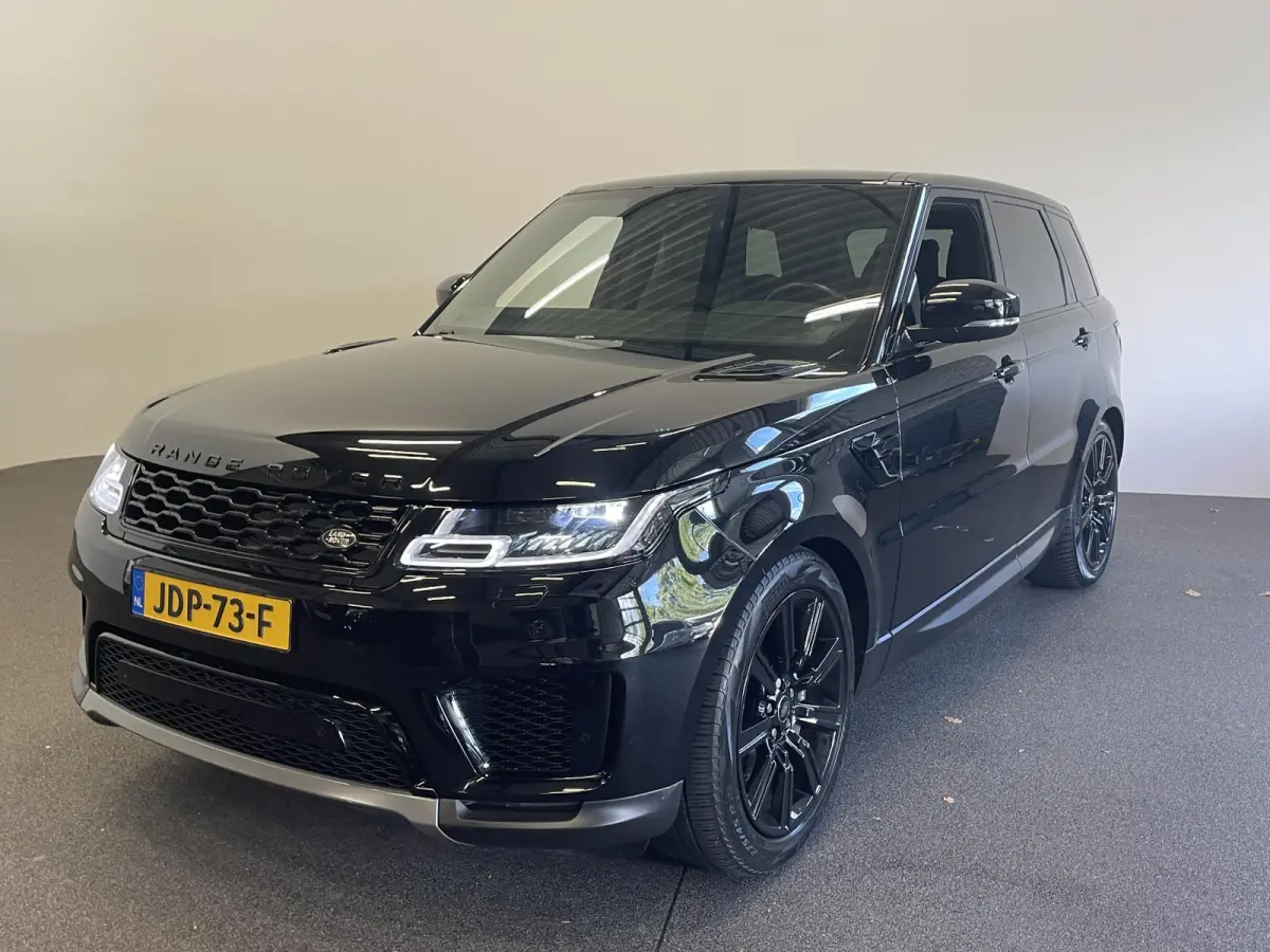 P400e SE Black Pack Navigatie Apple Carplay/Android Auto Camera Parkeersensoren Meridian Sound System LED koplampen Cruise Control 21"lichtmetalen velgen Climate Control  Getinte ramen