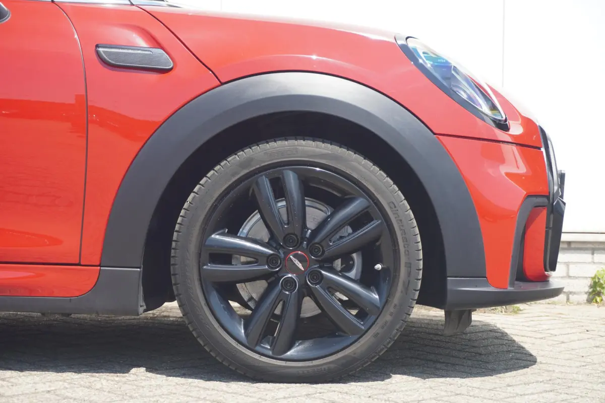 C | John Cooper Works Pakket | Comfort Access | MINI Yours Leder | Stoel & Stuurverwarming | Driving Assistant | Led-Koplampen