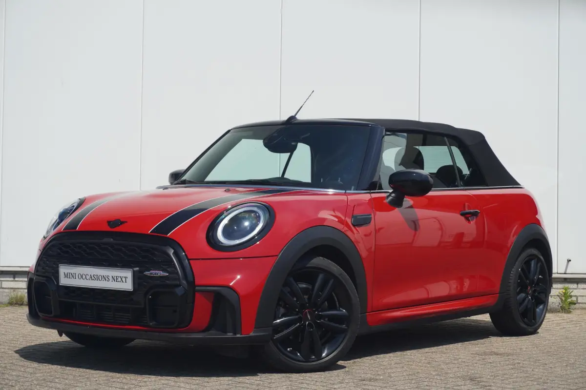 C | John Cooper Works Pakket | Comfort Access | MINI Yours Leder | Stoel & Stuurverwarming | Driving Assistant | Led-Koplampen