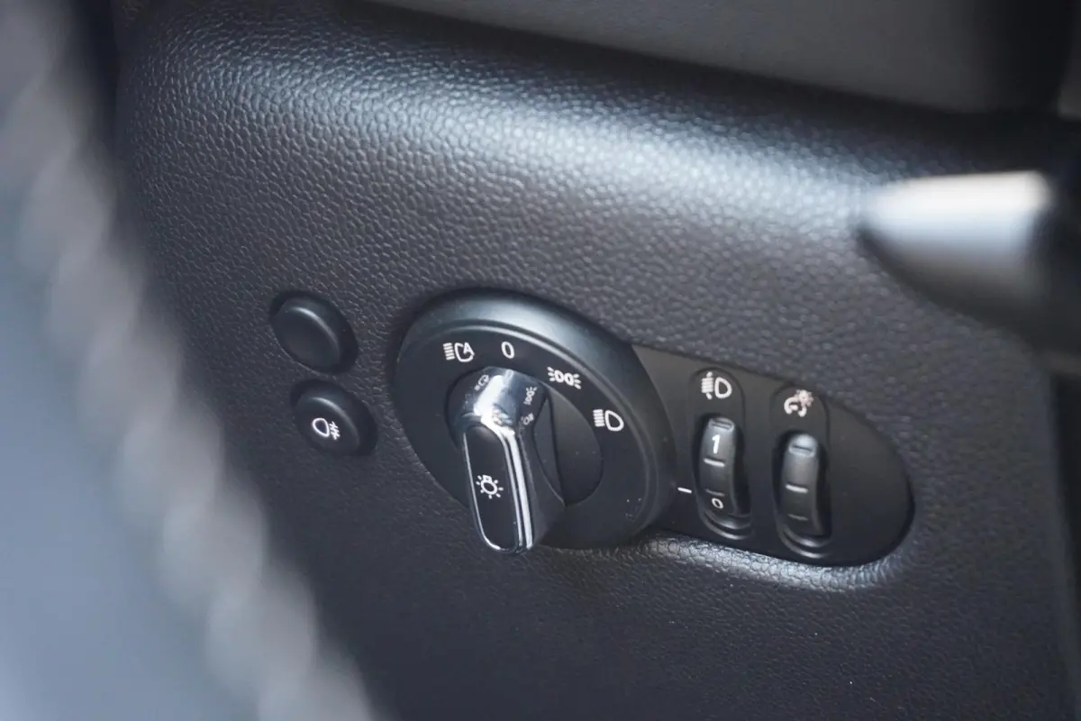 C | John Cooper Works Pakket | Comfort Access | MINI Yours Leder | Stoel & Stuurverwarming | Driving Assistant | Led-Koplampen