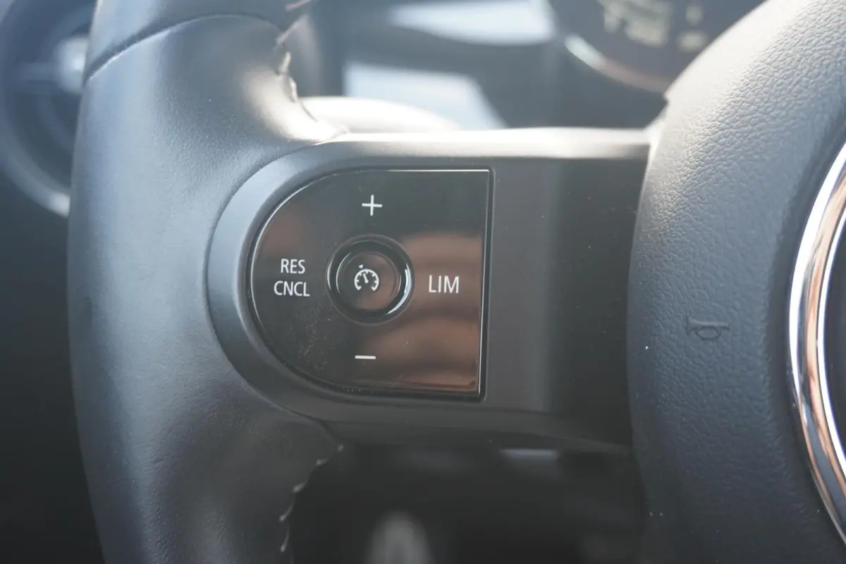 C | John Cooper Works Pakket | Comfort Access | MINI Yours Leder | Stoel & Stuurverwarming | Driving Assistant | Led-Koplampen