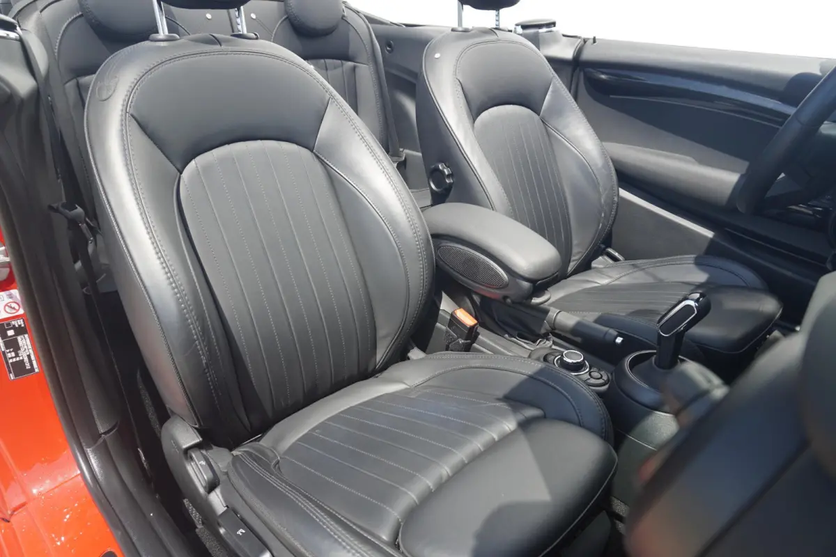 C | John Cooper Works Pakket | Comfort Access | MINI Yours Leder | Stoel & Stuurverwarming | Driving Assistant | Led-Koplampen