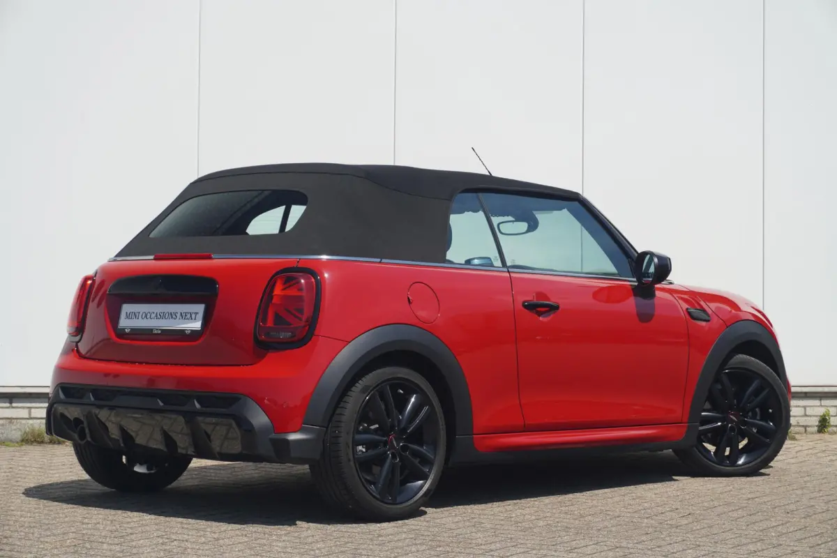 C | John Cooper Works Pakket | Comfort Access | MINI Yours Leder | Stoel & Stuurverwarming | Driving Assistant | Led-Koplampen