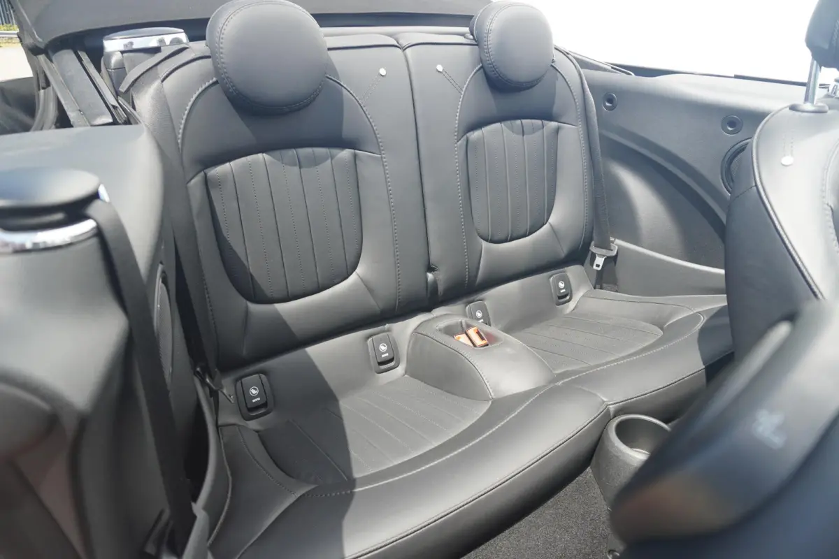 C | John Cooper Works Pakket | Comfort Access | MINI Yours Leder | Stoel & Stuurverwarming | Driving Assistant | Led-Koplampen