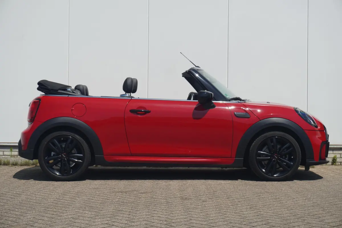 C | John Cooper Works Pakket | Comfort Access | MINI Yours Leder | Stoel & Stuurverwarming | Driving Assistant | Led-Koplampen