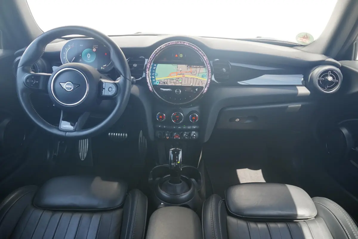 C | John Cooper Works Pakket | Comfort Access | MINI Yours Leder | Stoel & Stuurverwarming | Driving Assistant | Led-Koplampen