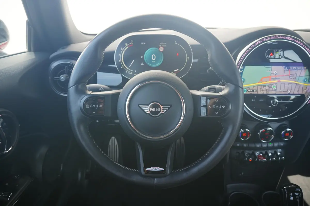 C | John Cooper Works Pakket | Comfort Access | MINI Yours Leder | Stoel & Stuurverwarming | Driving Assistant | Led-Koplampen