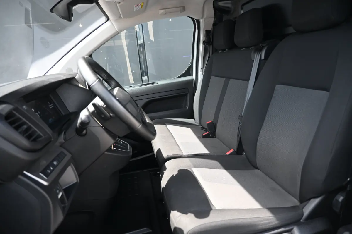 2.0D L2 180PK Automaat | Adaptive Cruise | Betimmering | Stuurverwarming | Navigatie | Apple carplay & Android auto |