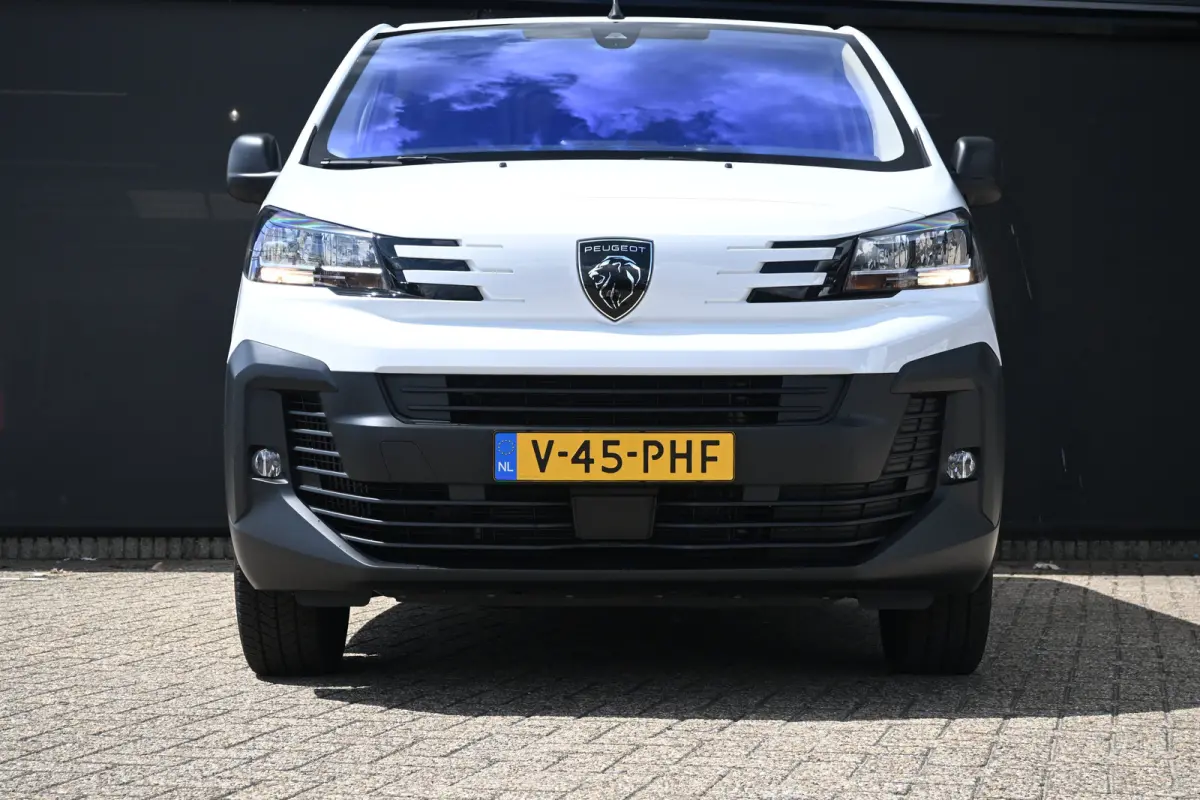 2.0D L2 180PK Automaat | Adaptive Cruise | Betimmering | Stuurverwarming | Navigatie | Apple carplay & Android auto |