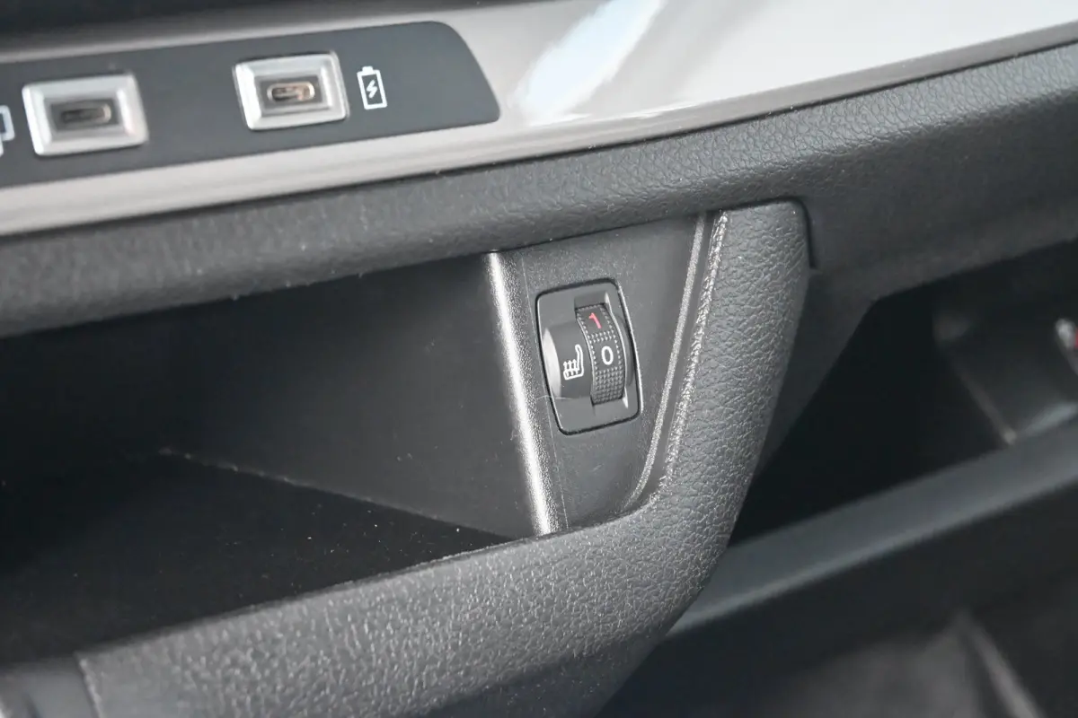2.0D L2 180PK Automaat | Adaptive Cruise | Betimmering | Stuurverwarming | Navigatie | Apple carplay & Android auto |