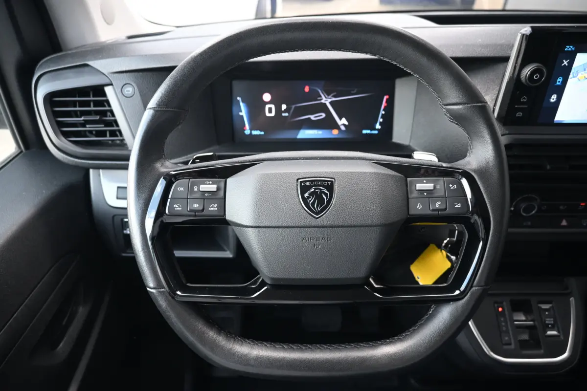 2.0D L2 180PK Automaat | Adaptive Cruise | Betimmering | Stuurverwarming | Navigatie | Apple carplay & Android auto |