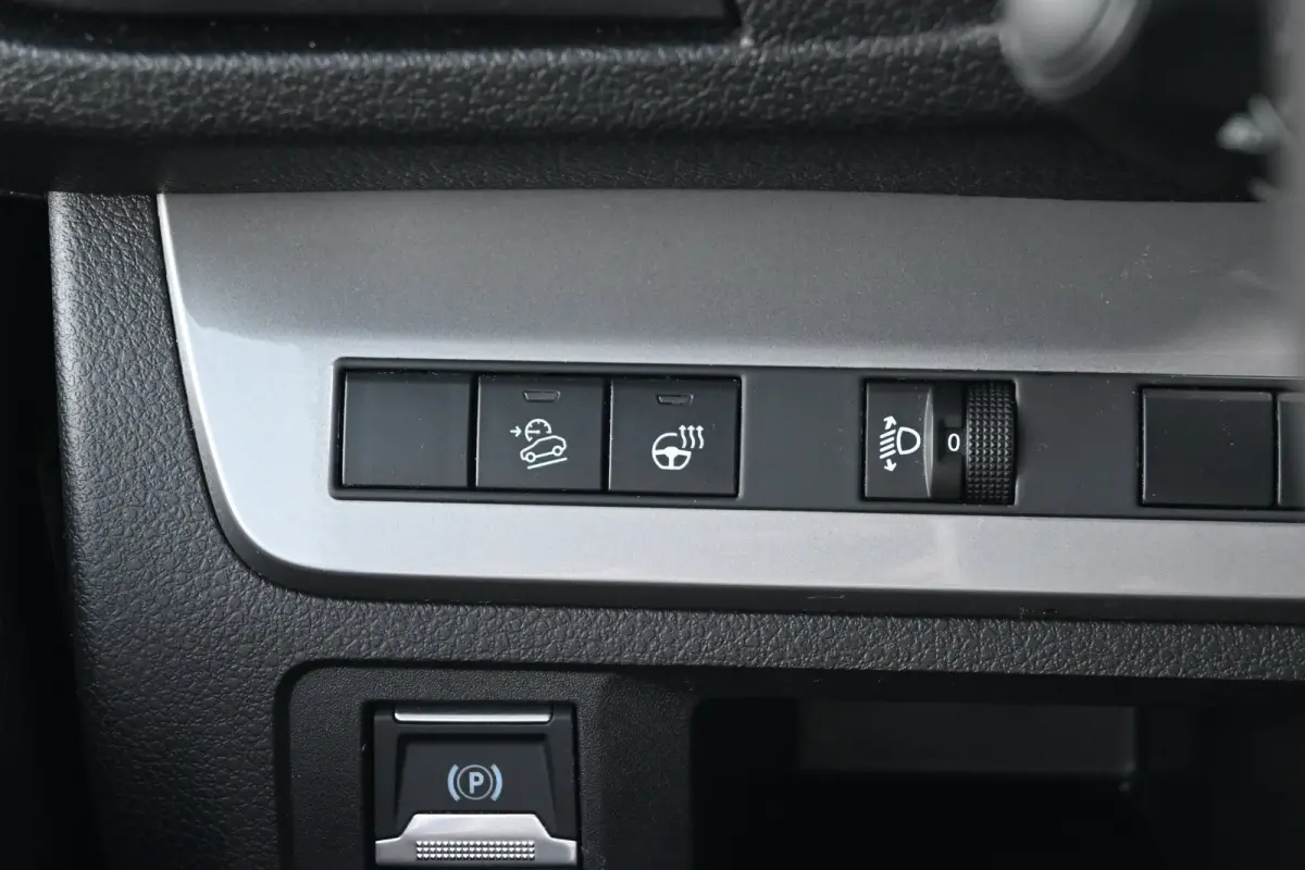 2.0D L2 180PK Automaat | Adaptive Cruise | Betimmering | Stuurverwarming | Navigatie | Apple carplay & Android auto |