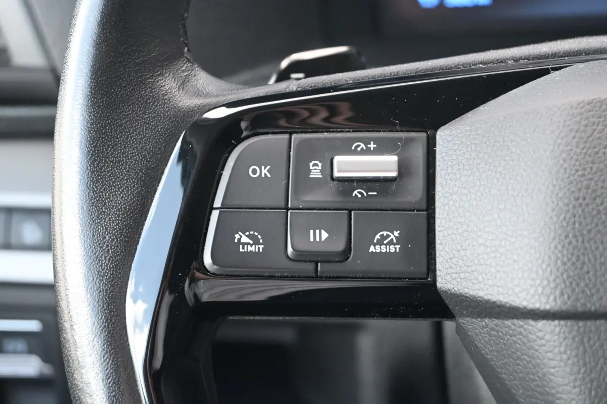 2.0D L2 180PK Automaat | Adaptive Cruise | Betimmering | Stuurverwarming | Navigatie | Apple carplay & Android auto |