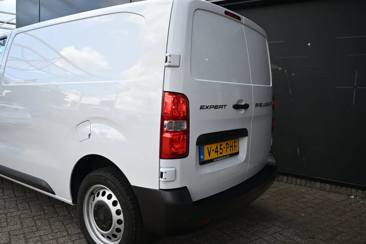 2.0D L2 180PK Automaat | Adaptive Cruise | Betimmering | Stuurverwarming | Navigatie | Apple carplay & Android auto |
