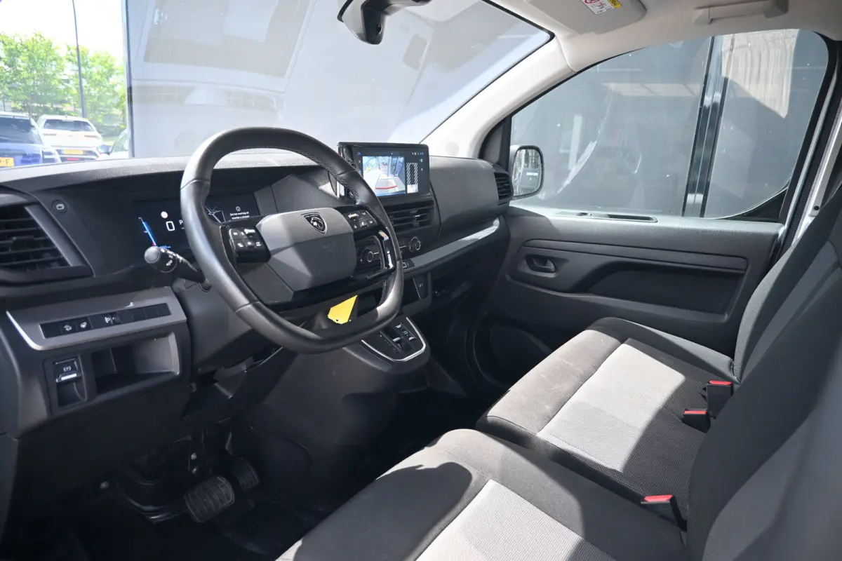 2.0D L2 180PK Automaat | Adaptive Cruise | Betimmering | Stuurverwarming | Navigatie | Apple carplay & Android auto |