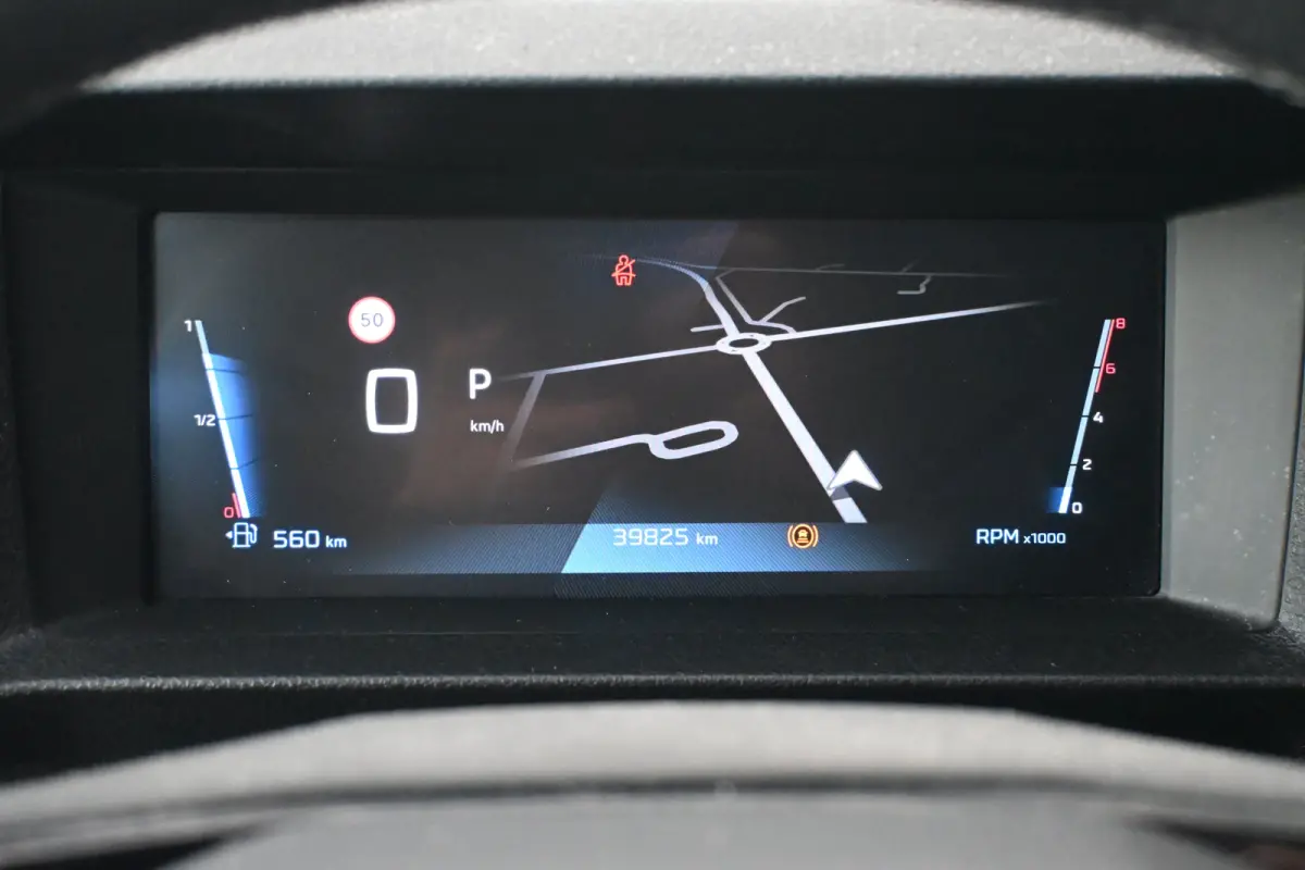 2.0D L2 180PK Automaat | Adaptive Cruise | Betimmering | Stuurverwarming | Navigatie | Apple carplay & Android auto |