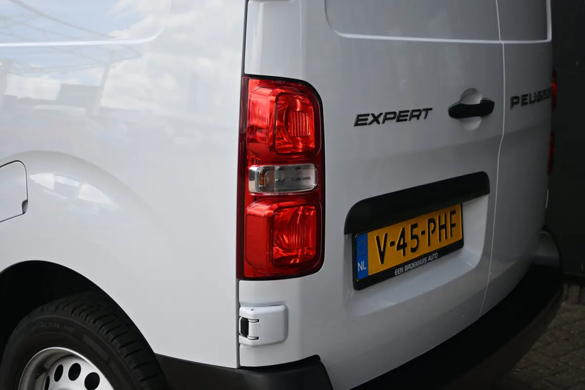 2.0D L2 180PK Automaat | Adaptive Cruise | Betimmering | Stuurverwarming | Navigatie | Apple carplay & Android auto |