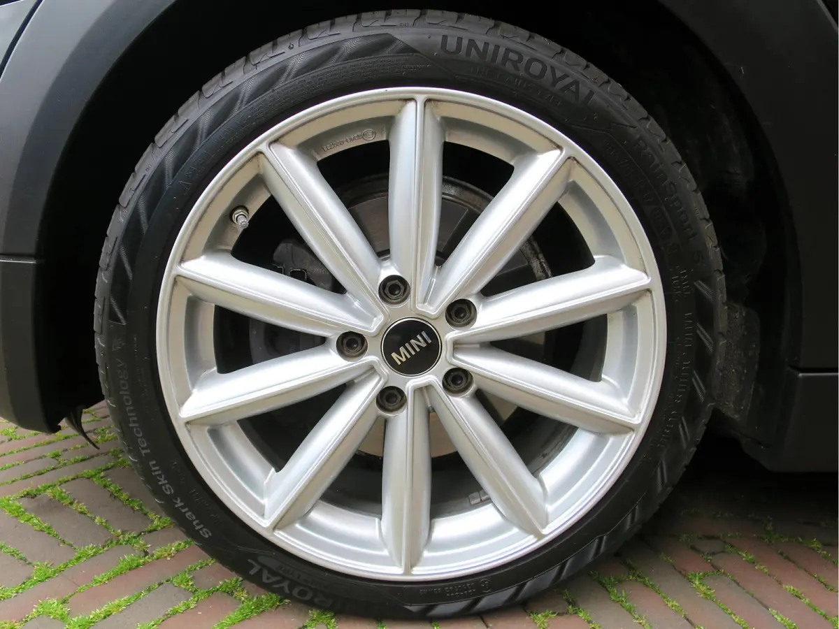 1.5 Chili F57 met Keyless, LED, Navi, BT en 17"