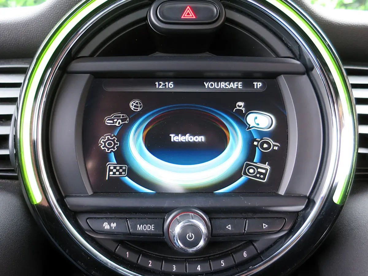 1.5 Chili F57 met Keyless, LED, Navi, BT en 17"