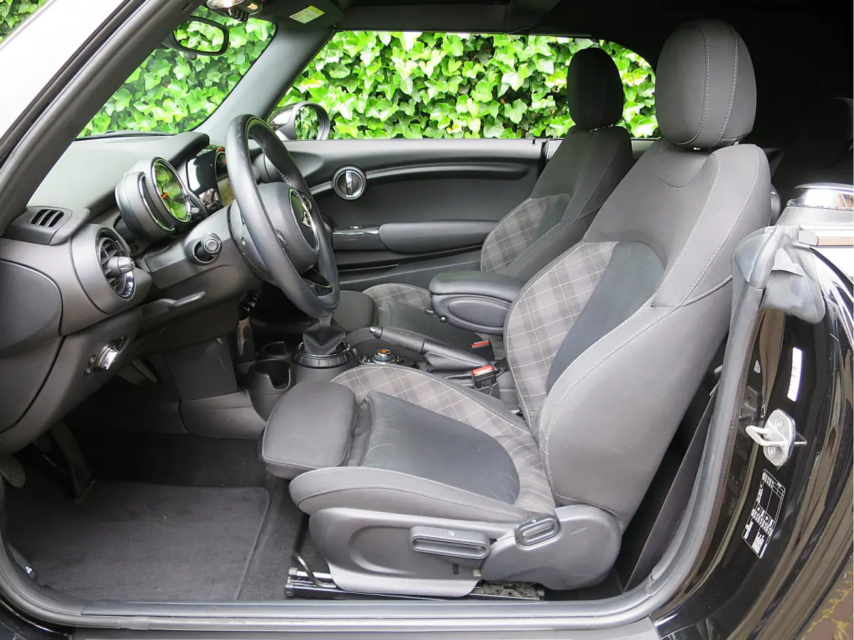 1.5 Chili F57 met Keyless, LED, Navi, BT en 17"