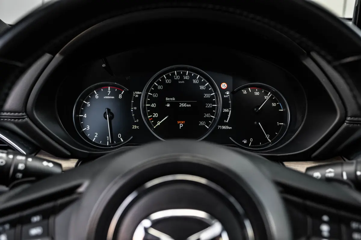 2.5 4WD SkyActiv-G 194 Signature 194Pk AUTO | Head-up Display | Trekhaak | Rondomzicht camera | Navigatie | Stoel/stuurverwarming | 19"LMV