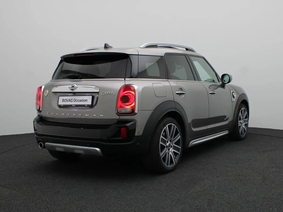 Cooper ALL4 Chili + Comfort Access + Achteruitrijcamera + Panoramadak + LED + Driving Assistant + Harman Kardon + Head Up Display + 19''