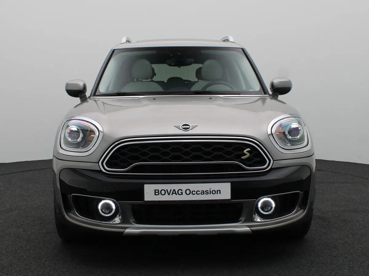 Cooper ALL4 Chili + Comfort Access + Achteruitrijcamera + Panoramadak + LED + Driving Assistant + Harman Kardon + Head Up Display + 19''