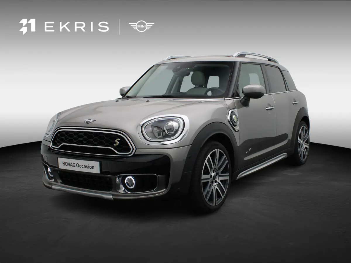Cooper ALL4 Chili + Comfort Access + Achteruitrijcamera + Panoramadak + LED + Driving Assistant + Harman Kardon + Head Up Display + 19''