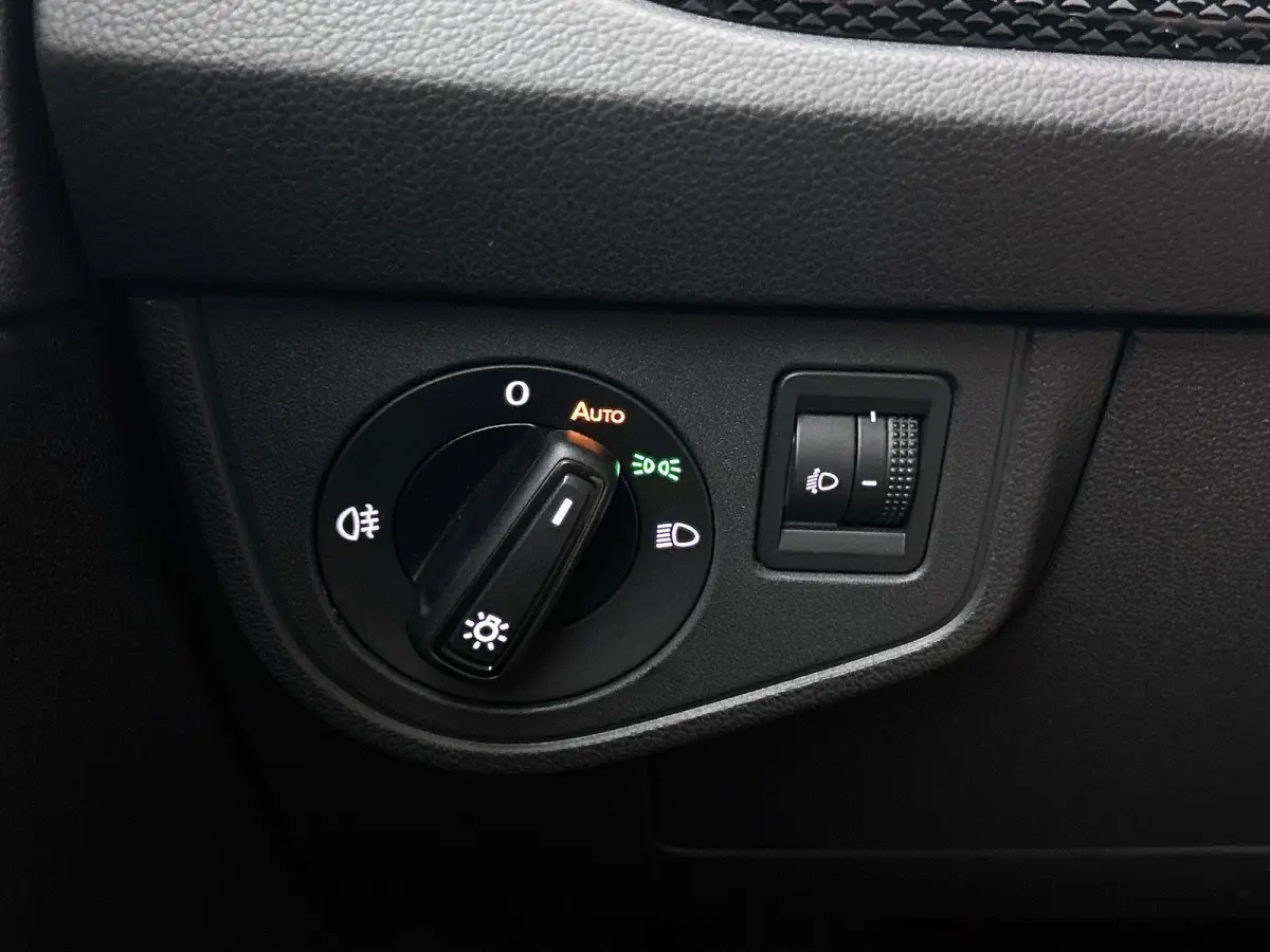 1.0 TSI Life Edition 95pk | Navigatie | Draadloze Apple carplay | Adaptieve Cruise Control | Travel assist | Parkeersensoren voor en achter | Achteruitrij camera | Stoelverwarming voor | Cli