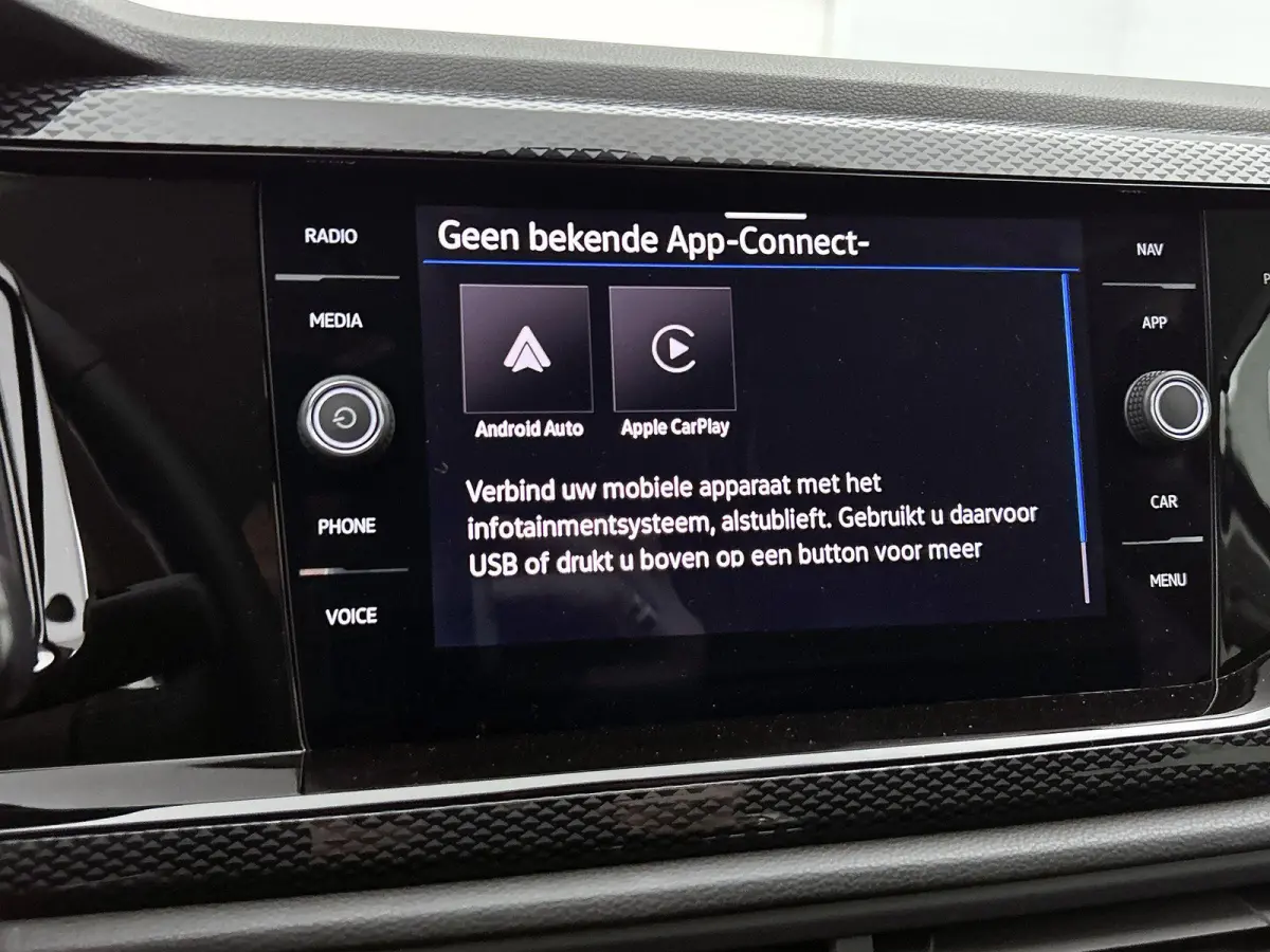 1.0 TSI Life Edition 95pk | Navigatie | Draadloze Apple carplay | Adaptieve Cruise Control | Travel assist | Parkeersensoren voor en achter | Achteruitrij camera | Stoelverwarming voor | Cli