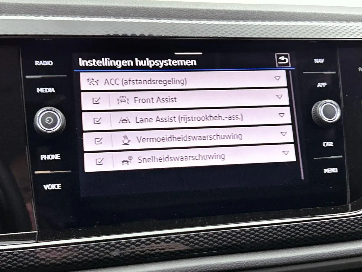 1.0 TSI Life Edition 95pk | Navigatie | Draadloze Apple carplay | Adaptieve Cruise Control | Travel assist | Parkeersensoren voor en achter | Achteruitrij camera | Stoelverwarming voor | Cli