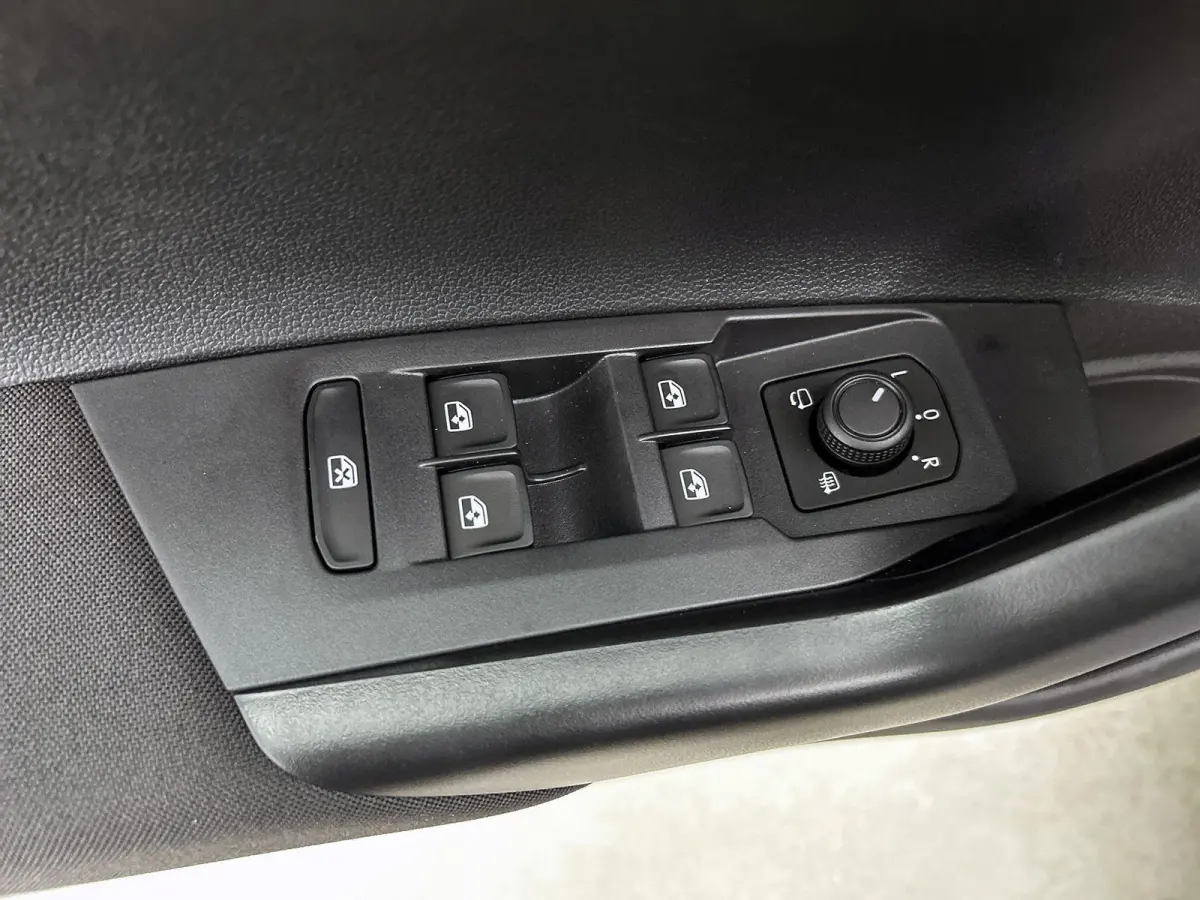 1.0 TSI Life Edition 95pk | Navigatie | Draadloze Apple carplay | Adaptieve Cruise Control | Travel assist | Parkeersensoren voor en achter | Achteruitrij camera | Stoelverwarming voor | Cli