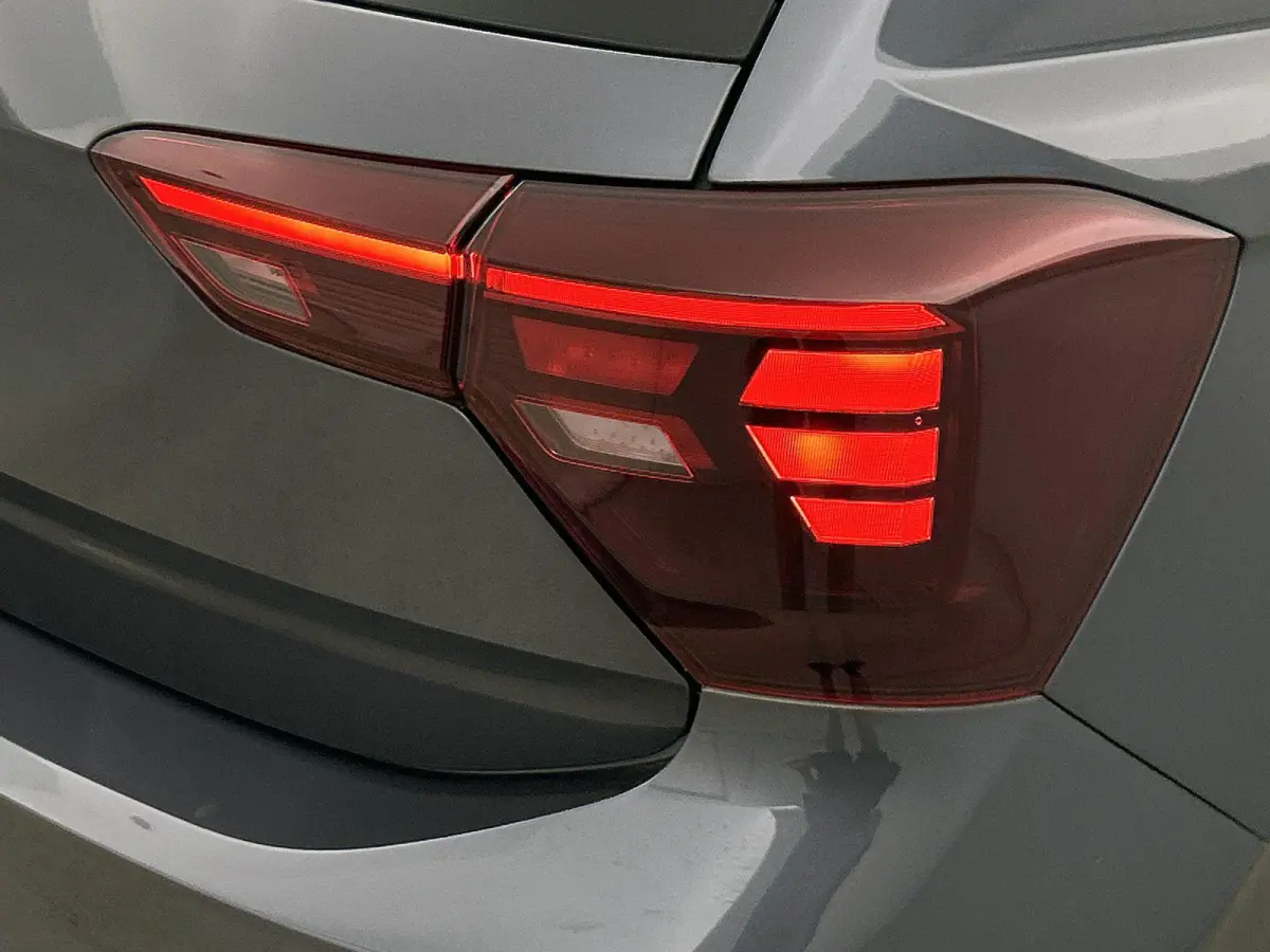 1.0 TSI Life Edition 95pk | Navigatie | Draadloze Apple carplay | Adaptieve Cruise Control | Travel assist | Parkeersensoren voor en achter | Achteruitrij camera | Stoelverwarming voor | Cli
