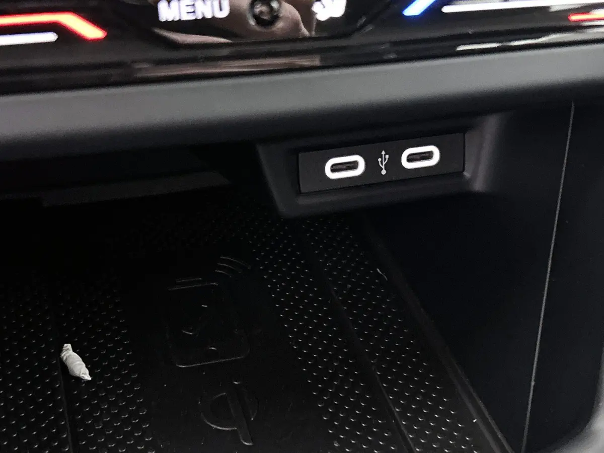 1.0 TSI Life Edition 95pk | Navigatie | Draadloze Apple carplay | Adaptieve Cruise Control | Travel assist | Parkeersensoren voor en achter | Achteruitrij camera | Stoelverwarming voor | Cli