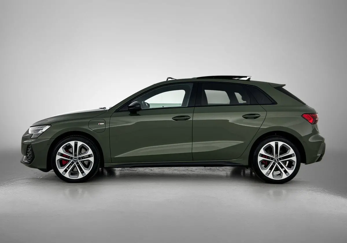 45 TFSI e S edition Competition 272 PK | S-line | Automaat | Panoramadak | Camera | Adaptive Cruise Control | SONOS Premium | Head-up display | Lichtmetalen velgen | Leder met Audi Sport Sti