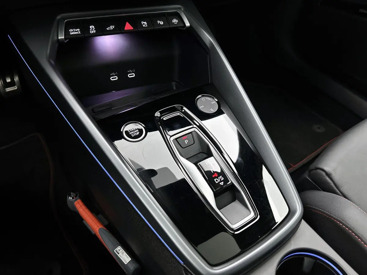 45 TFSI e S edition Competition 272 PK | S-line | Automaat | Panoramadak | Camera | Adaptive Cruise Control | SONOS Premium | Head-up display | Lichtmetalen velgen | Leder met Audi Sport Sti