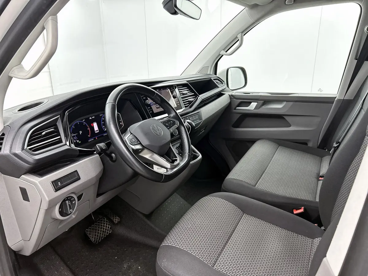 2.0 TDI L1H1 150 PK Automaat | Radio | Camera | Bijrijdersbank | Navigatie | Adaptive cruise control | Parkeerhulp vóór en achter | Digital cockpit | App-connect |