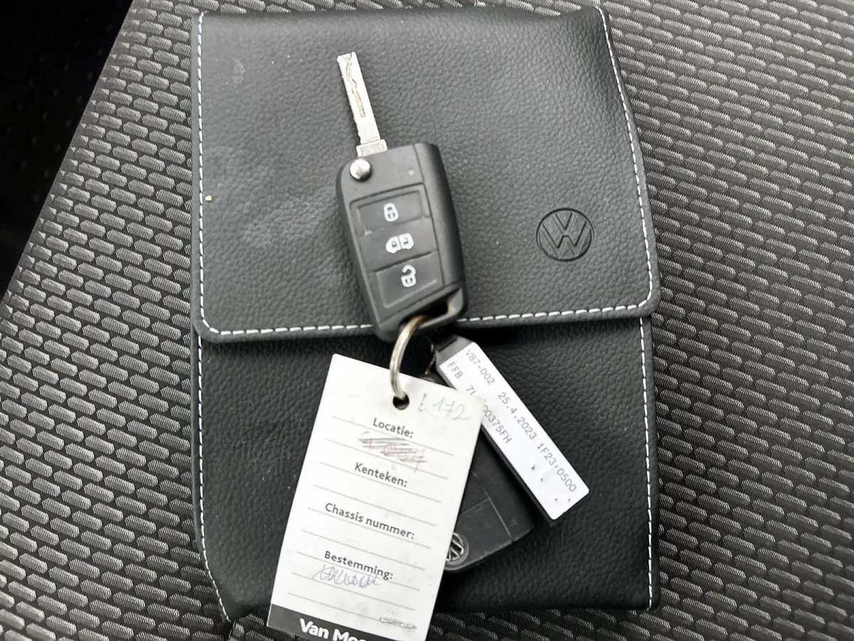 2.0 TDI L1H1 150 PK Automaat | Radio | Camera | Bijrijdersbank | Navigatie | Adaptive cruise control | Parkeerhulp vóór en achter | Digital cockpit | App-connect |