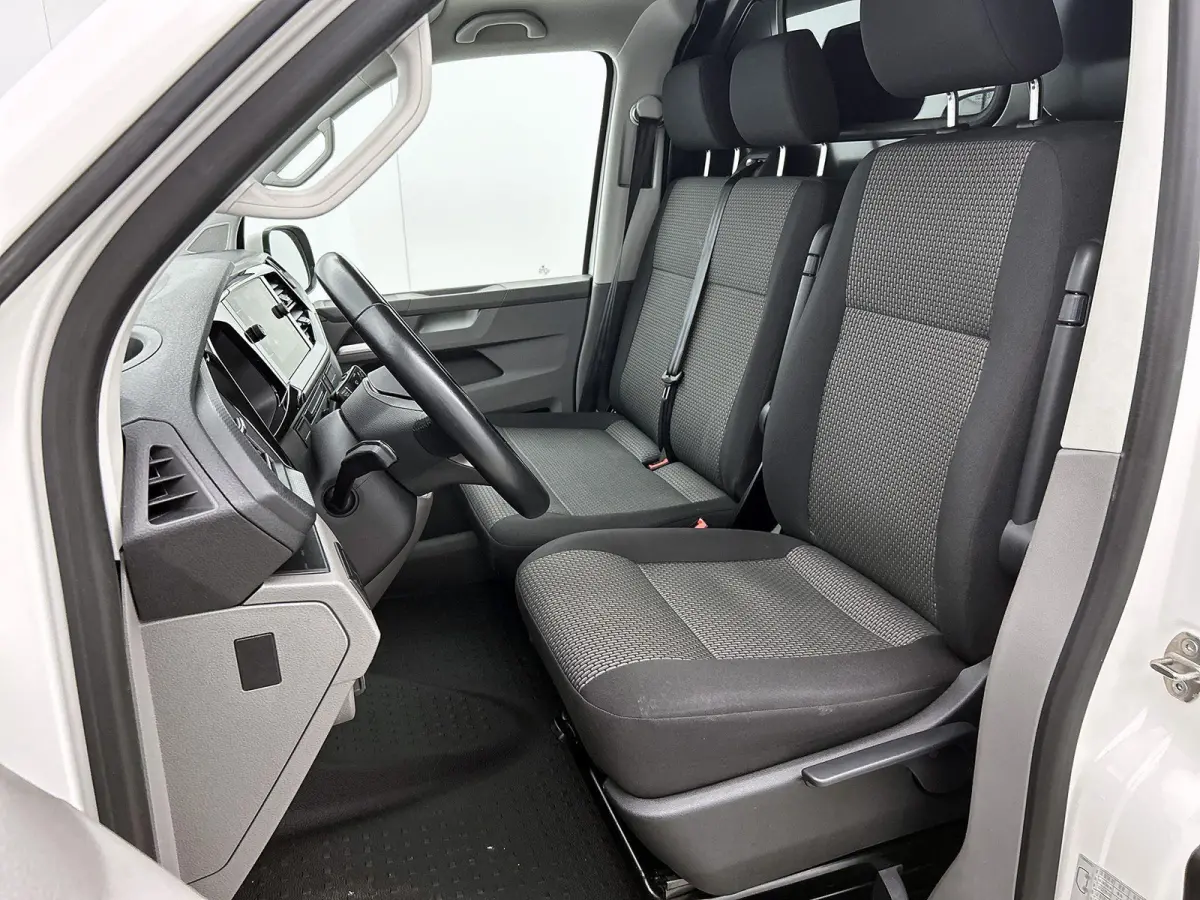 2.0 TDI L1H1 150 PK Automaat | Radio | Camera | Bijrijdersbank | Navigatie | Adaptive cruise control | Parkeerhulp vóór en achter | Digital cockpit | App-connect |