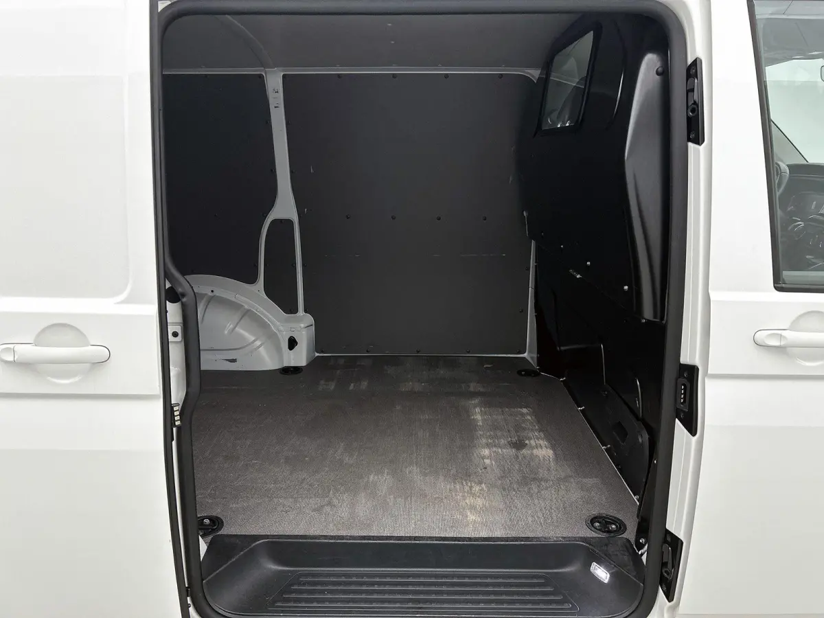 2.0 TDI L1H1 150 PK Automaat | Radio | Camera | Bijrijdersbank | Navigatie | Adaptive cruise control | Parkeerhulp vóór en achter | Digital cockpit | App-connect |