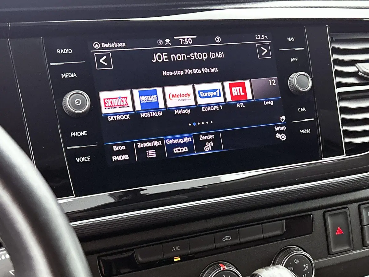 2.0 TDI L1H1 150 PK Automaat | Radio | Camera | Bijrijdersbank | Navigatie | Adaptive cruise control | Parkeerhulp vóór en achter | Digital cockpit | App-connect |