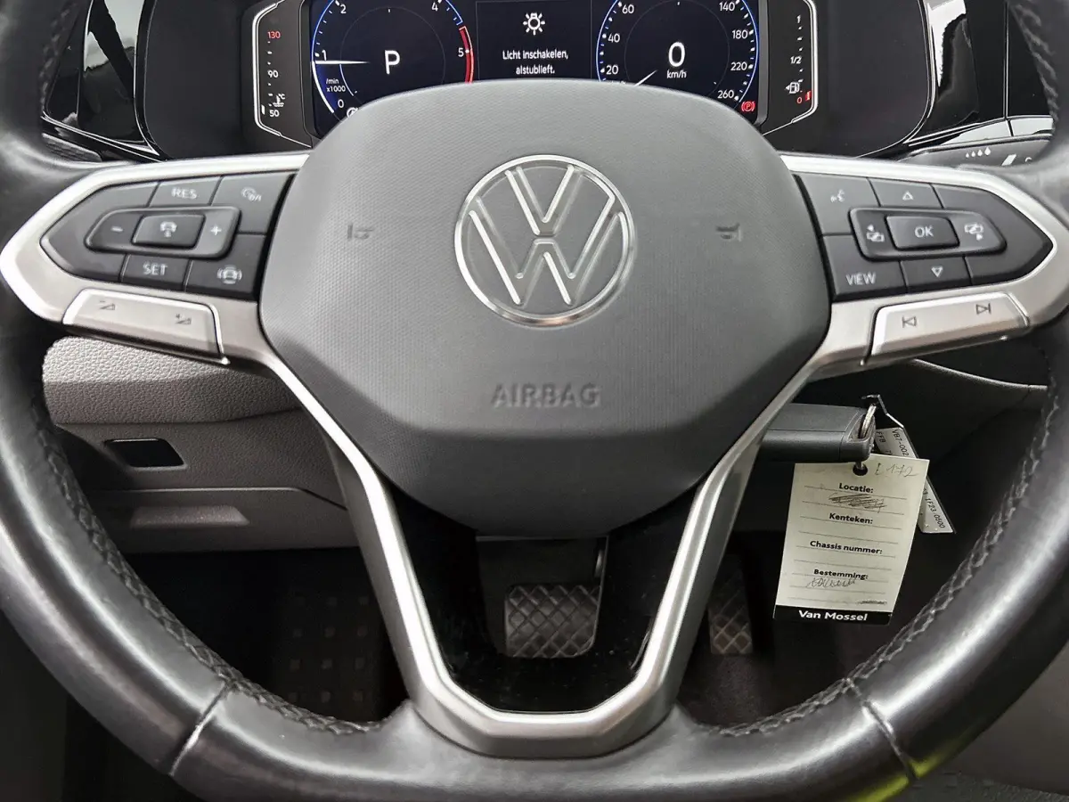 2.0 TDI L1H1 150 PK Automaat | Radio | Camera | Bijrijdersbank | Navigatie | Adaptive cruise control | Parkeerhulp vóór en achter | Digital cockpit | App-connect |