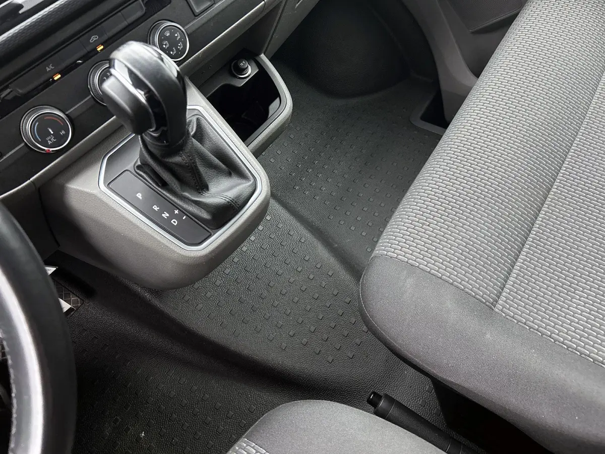 2.0 TDI L1H1 150 PK Automaat | Radio | Camera | Bijrijdersbank | Navigatie | Adaptive cruise control | Parkeerhulp vóór en achter | Digital cockpit | App-connect |