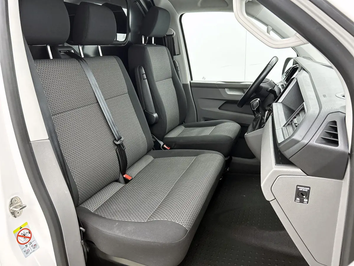 2.0 TDI L1H1 150 PK Automaat | Radio | Camera | Bijrijdersbank | Navigatie | Adaptive cruise control | Parkeerhulp vóór en achter | Digital cockpit | App-connect |
