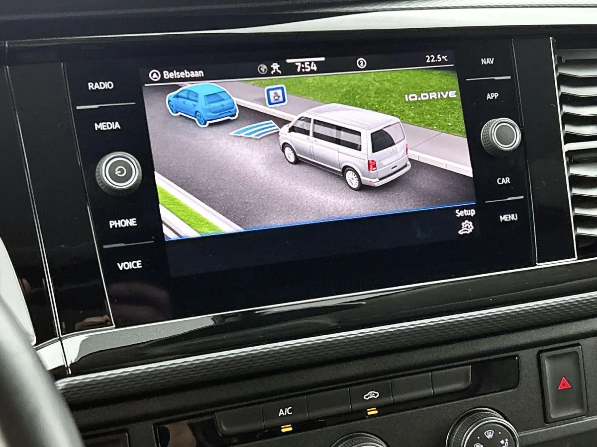 2.0 TDI L1H1 150 PK Automaat | Radio | Camera | Bijrijdersbank | Navigatie | Adaptive cruise control | Parkeerhulp vóór en achter | Digital cockpit | App-connect |