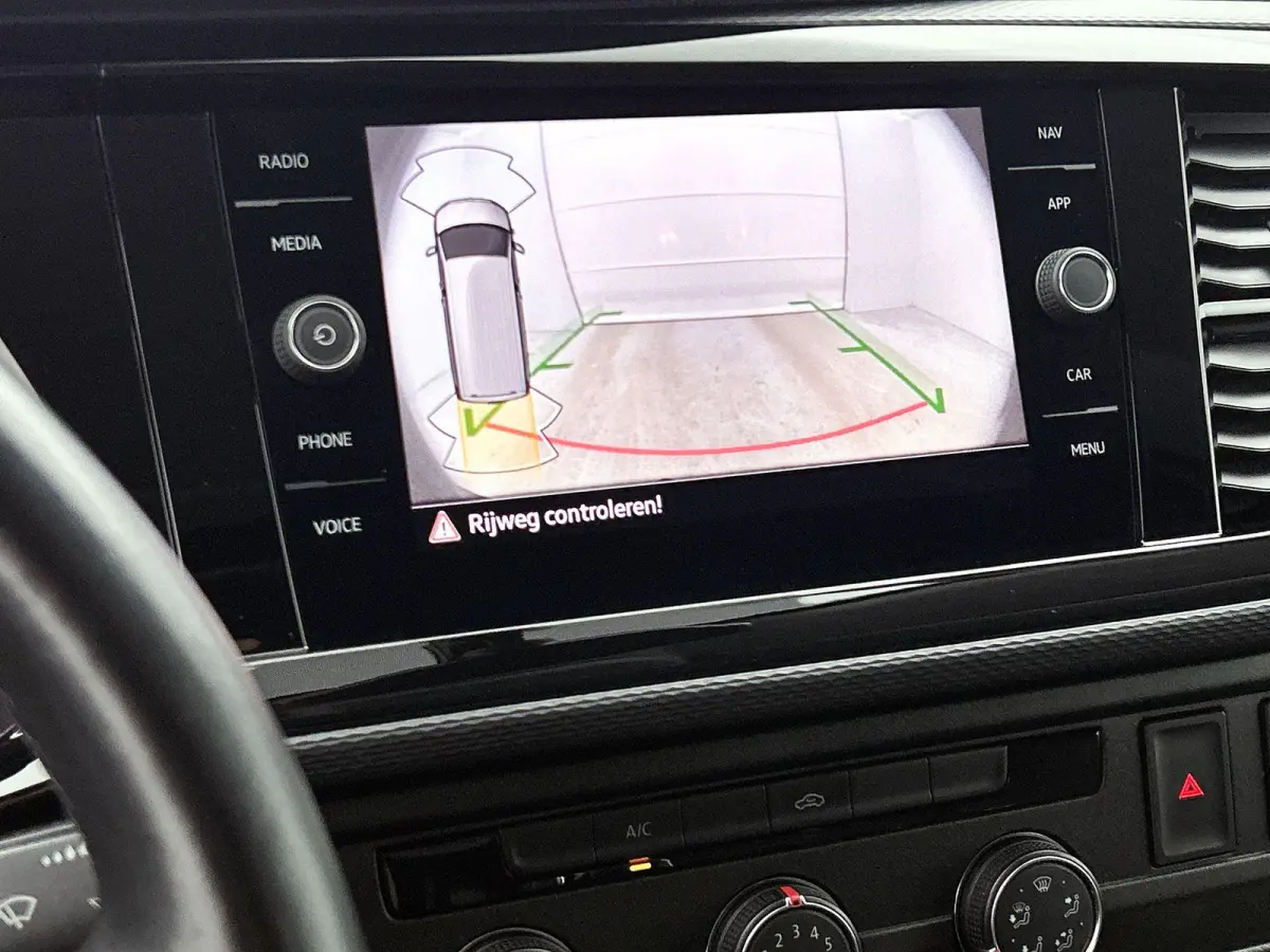 2.0 TDI L1H1 150 PK Automaat | Radio | Camera | Bijrijdersbank | Navigatie | Adaptive cruise control | Parkeerhulp vóór en achter | Digital cockpit | App-connect |