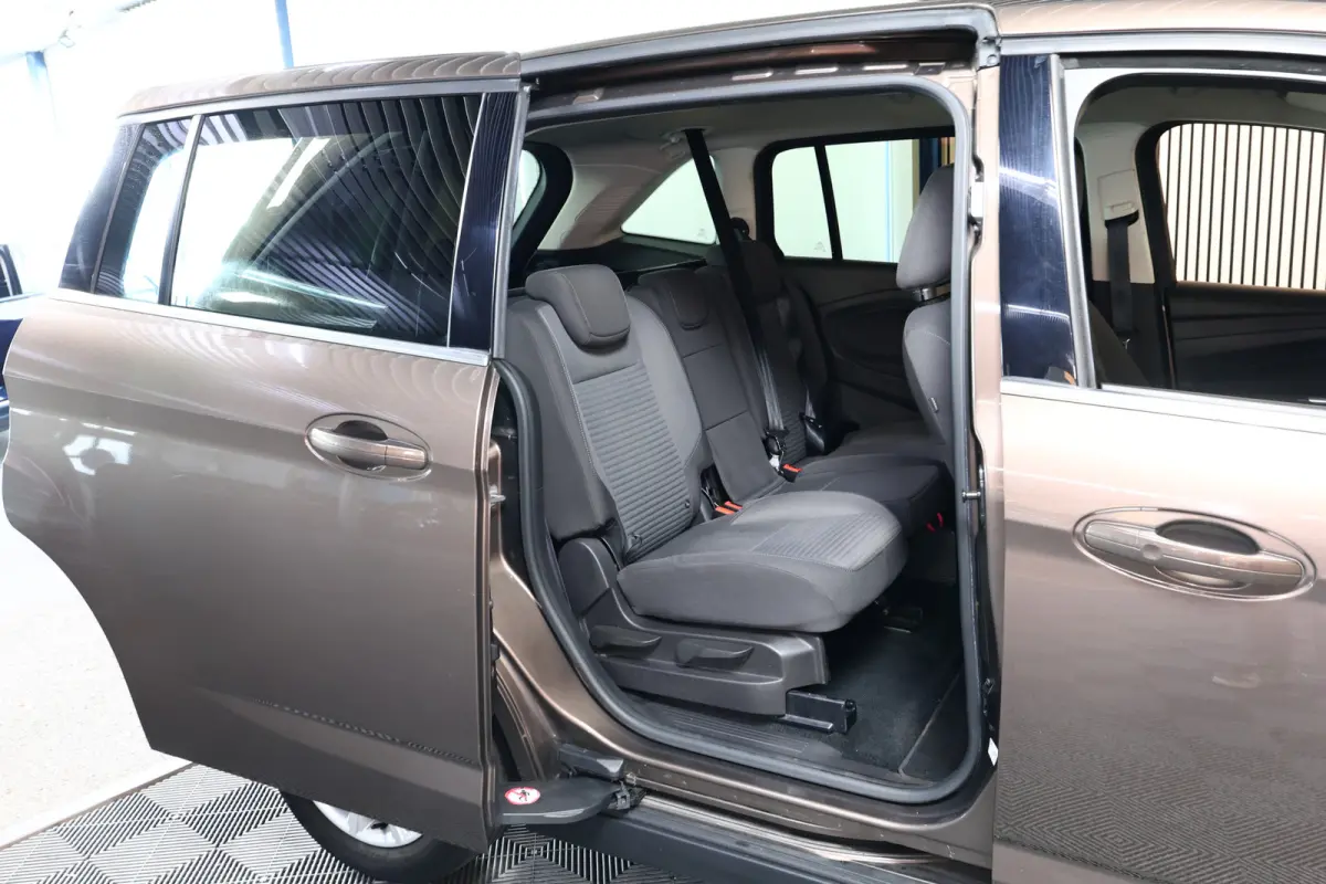 1.5 Titanium AUTOMAAT NAVI STOELVW KEYLS PDC CRUISE BT '17