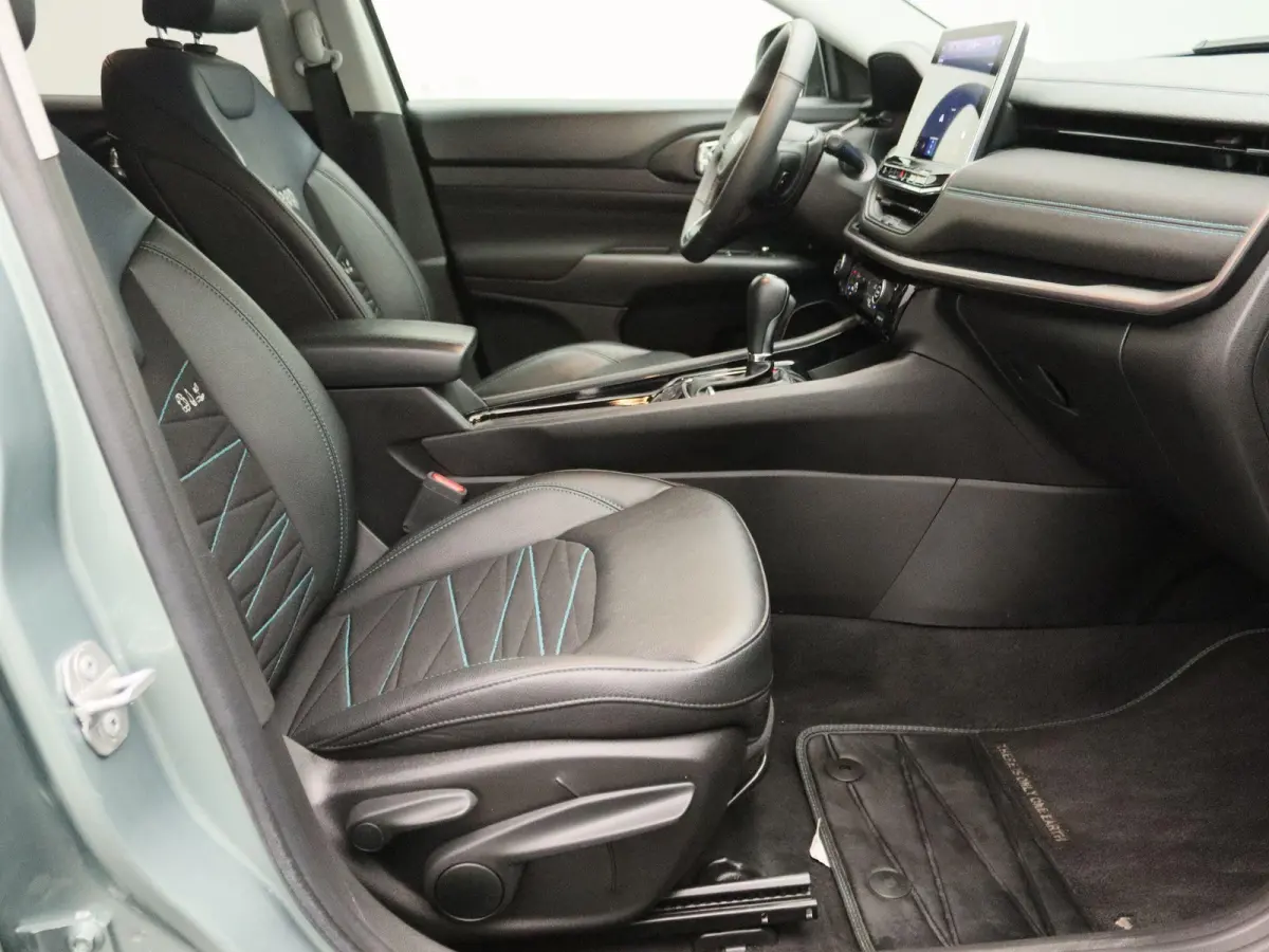 4xe 240 Plug-in Hybrid Upland | 360° Camera | Stoelverwarming | Climate control | Navigatie