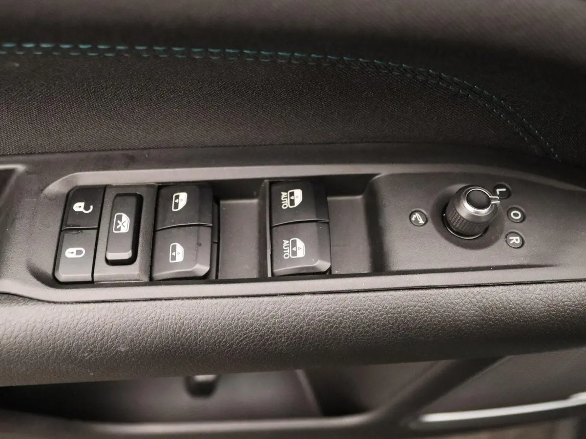 4xe 240 Plug-in Hybrid Upland | 360° Camera | Stoelverwarming | Climate control | Navigatie