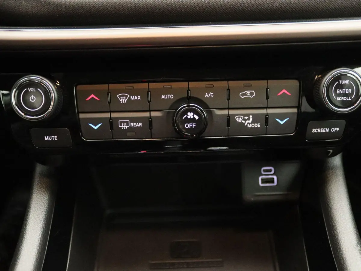 4xe 240 Plug-in Hybrid Upland | 360° Camera | Stoelverwarming | Climate control | Navigatie